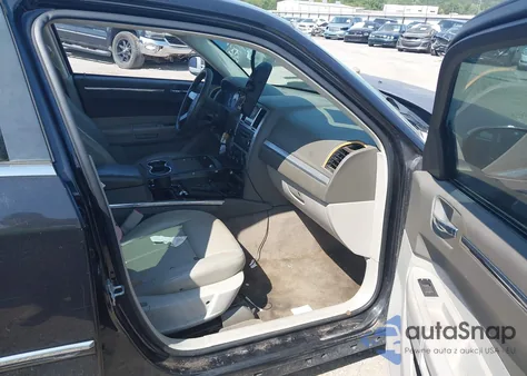 2010 Chrysler 300 Touring/Signature Series/Executive Series from USA, damaged, VIN 2C3CA5CV4AH305372